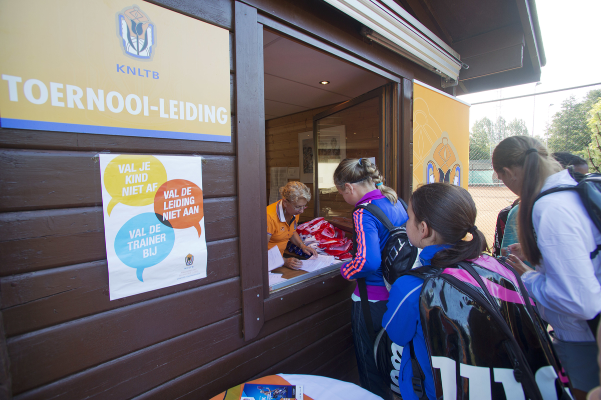 Spelers jeugd melden bij toernooileiding