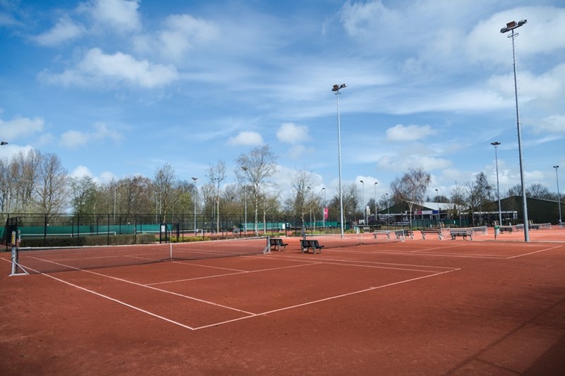 Lege Tennisbaan 900X600