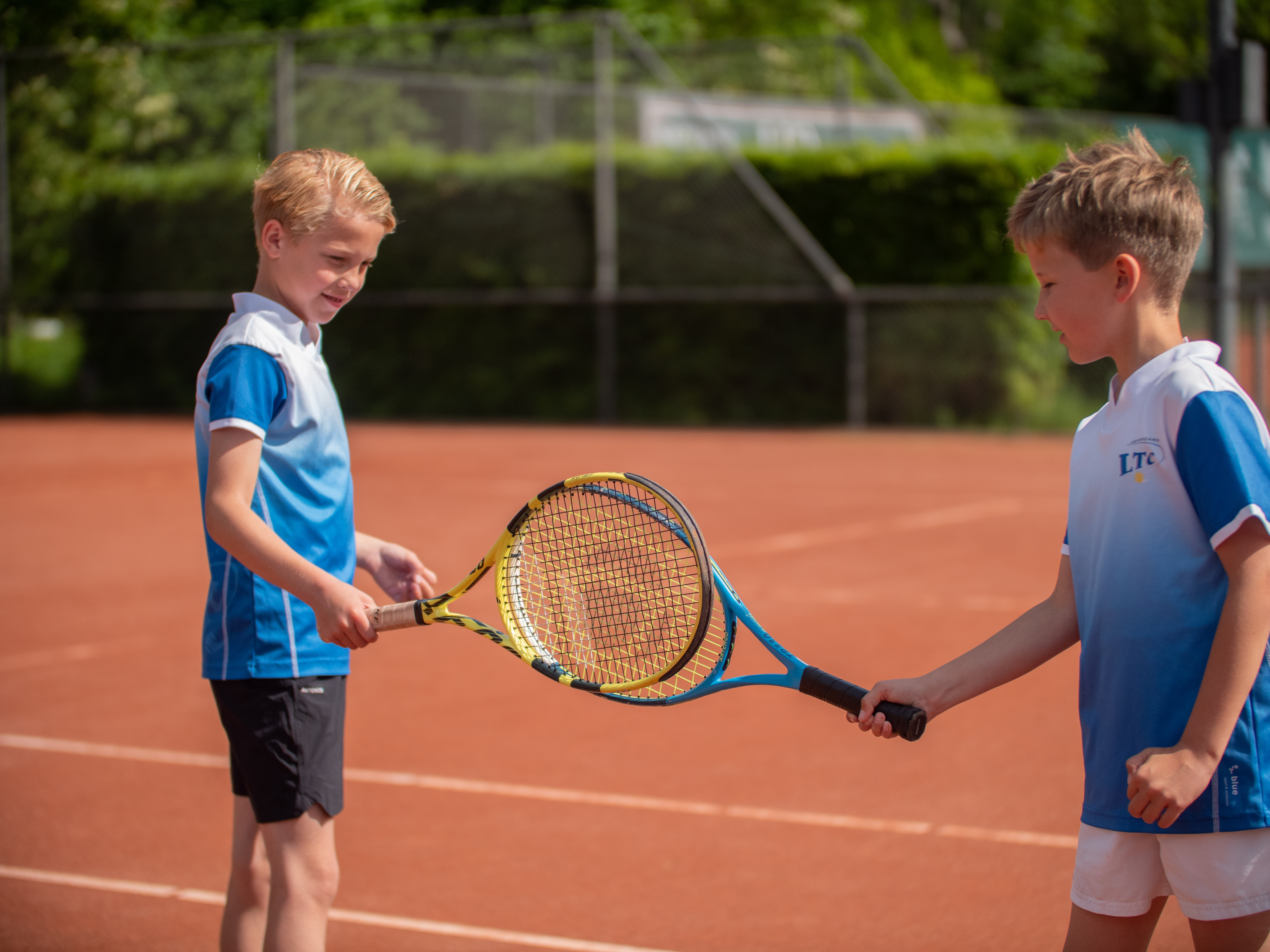 Jeugd rackets highfive