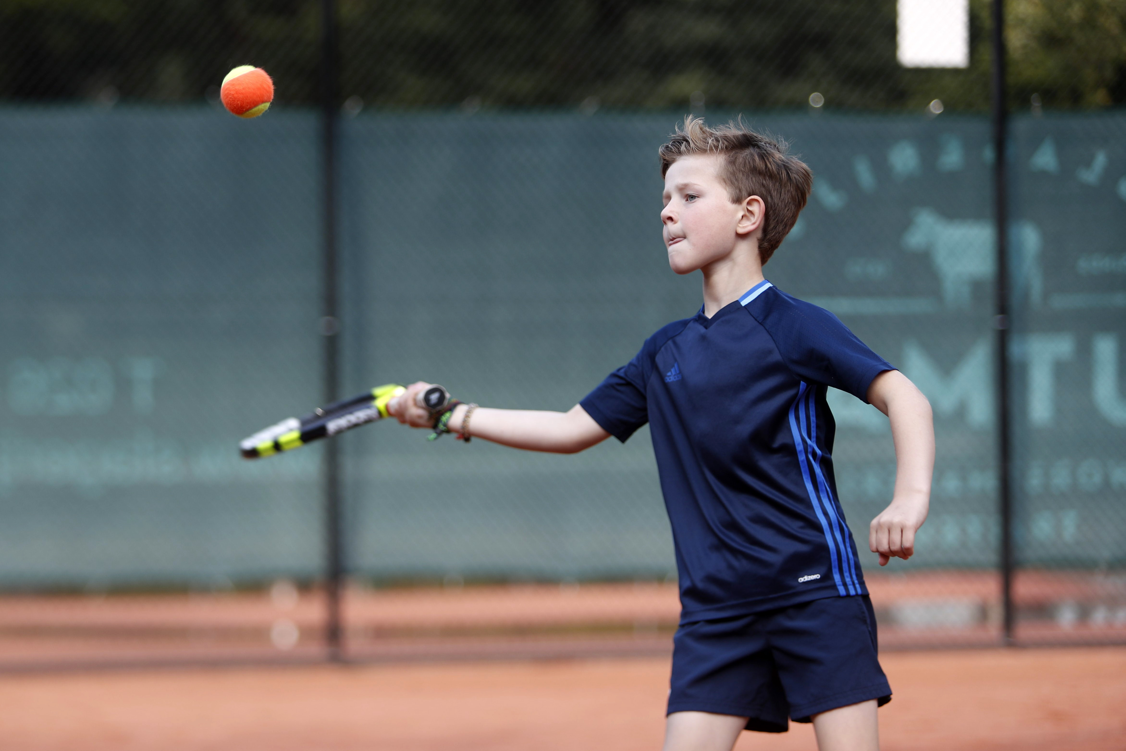 tenniskids oranje forehand zachte bal