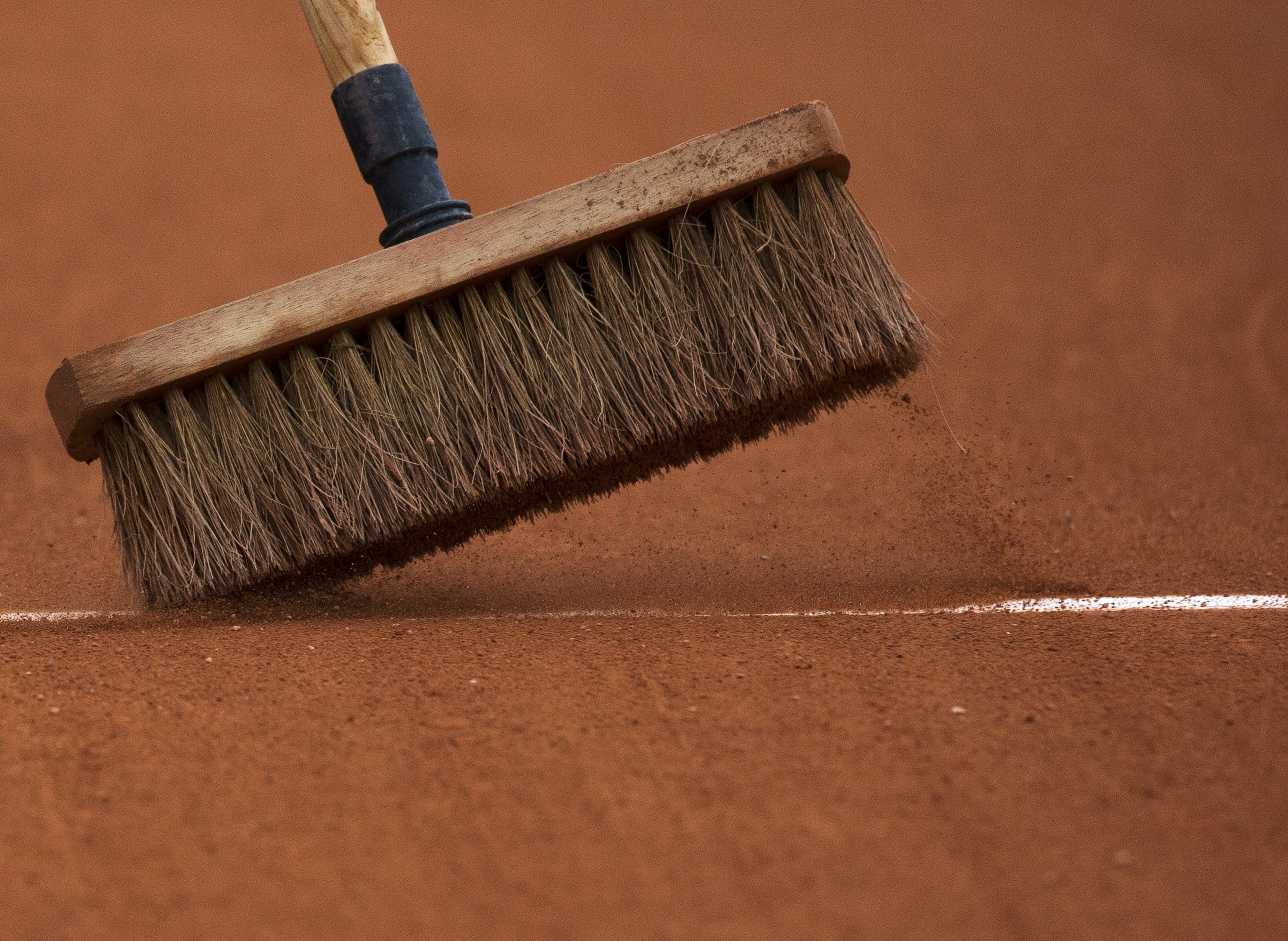 Lijnen schoonvegen bezem gravel