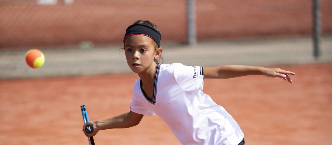 Meisje oranje forehand Meisje oranje forehand