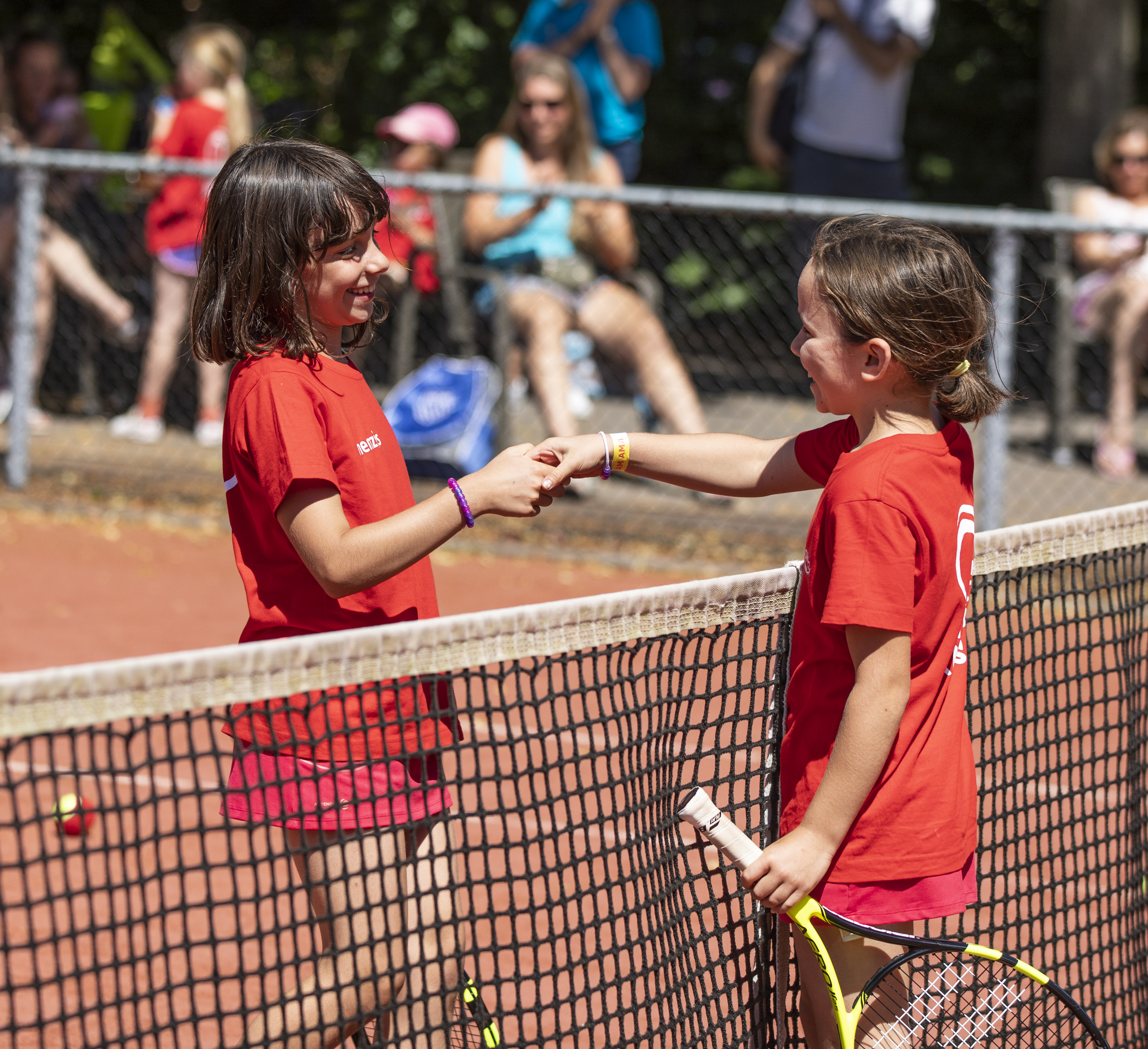 Handen schudden Tenniskids Rood