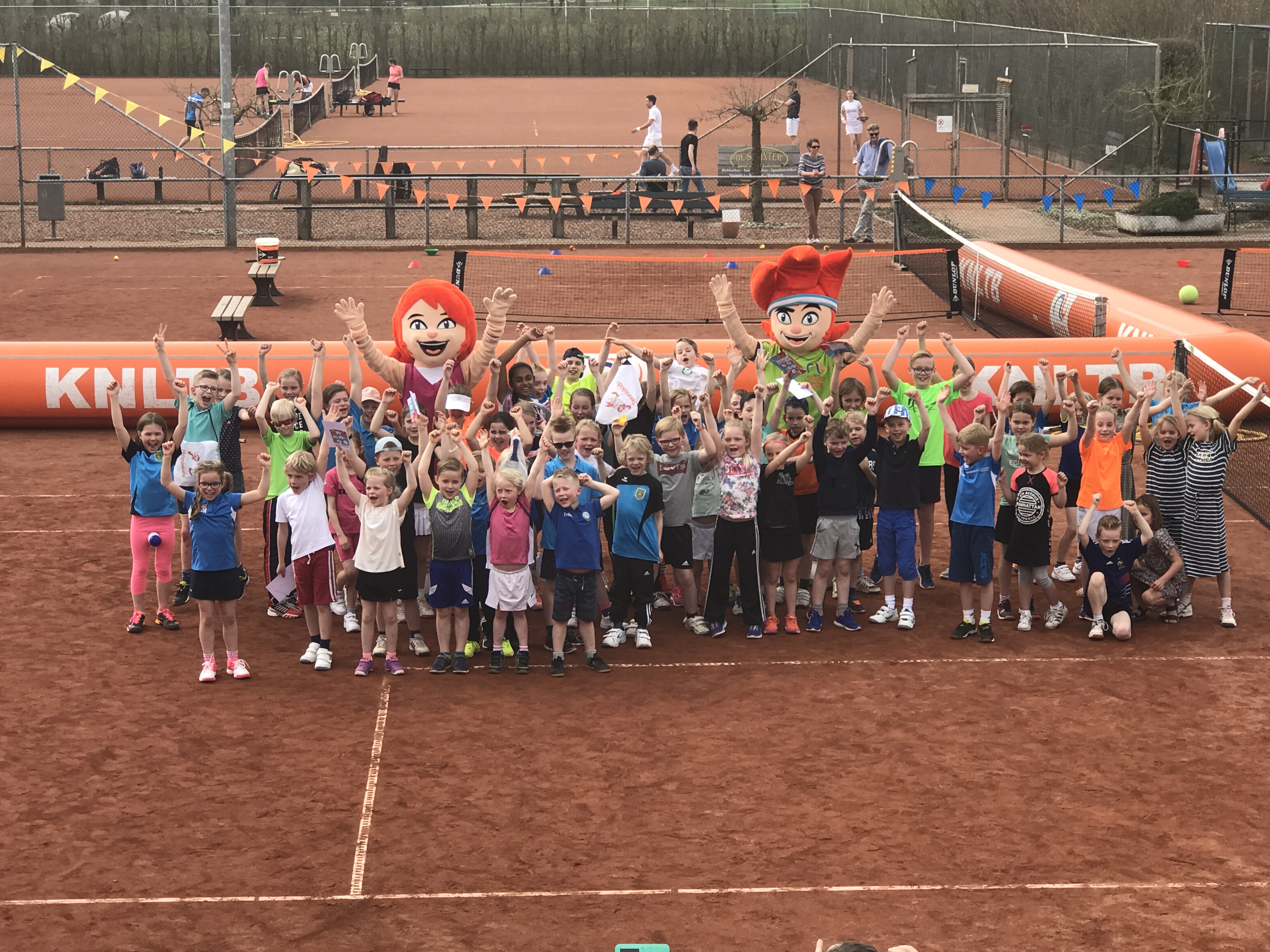 Tenniskids Tour groepsfoto ace and love