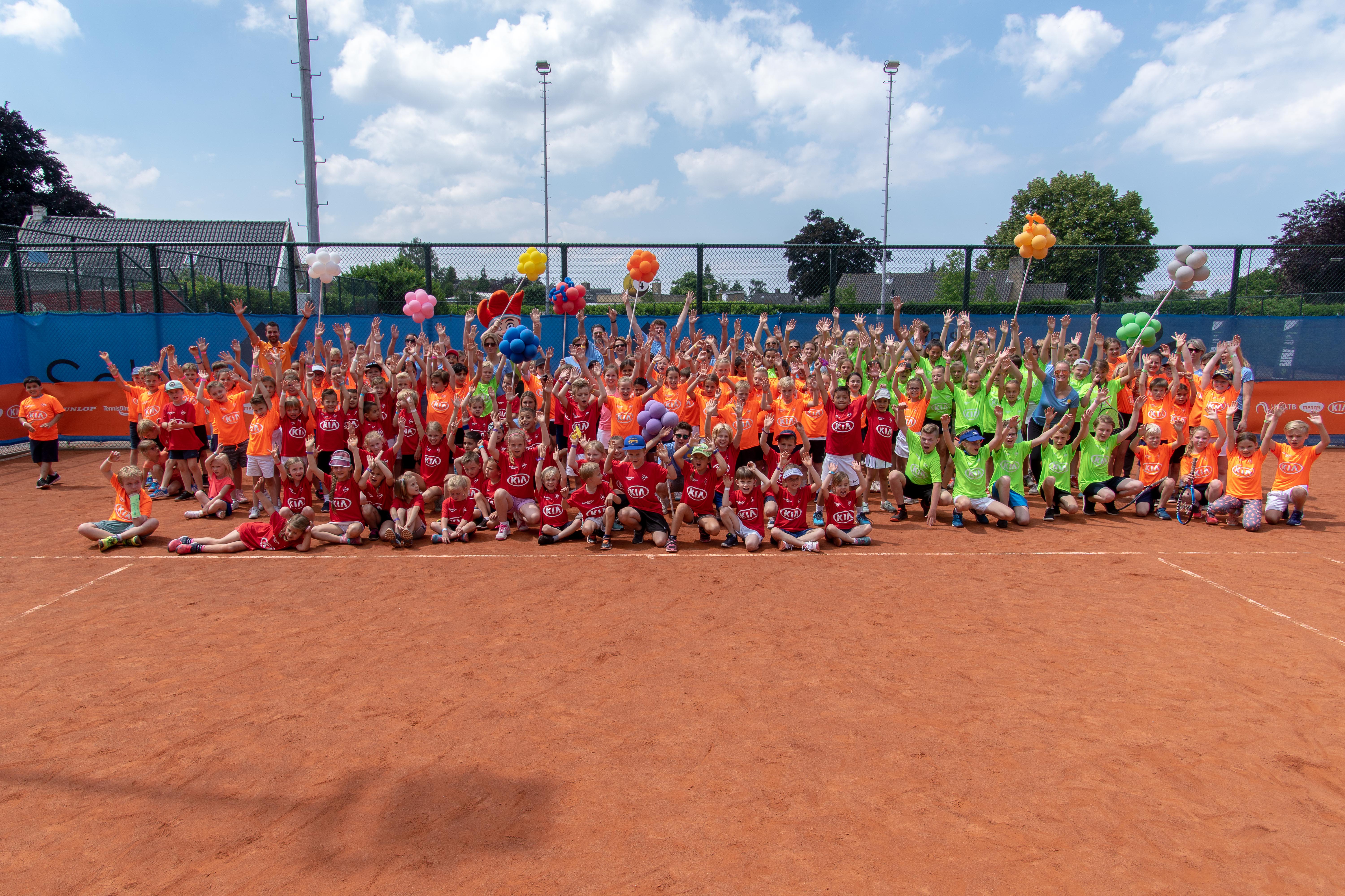 tenniskids groepsfoto feest